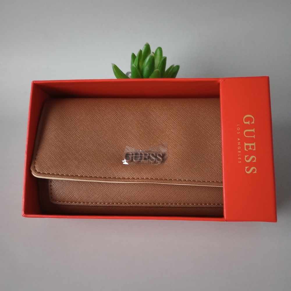Guess Wallet women  Brown  brand new with tags in original Box Zipper